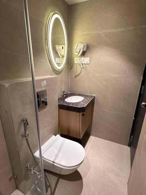 Apartment Terra Private With Balcony Wifi Ac Smart Tv Kitchenette Washing Machine Pune