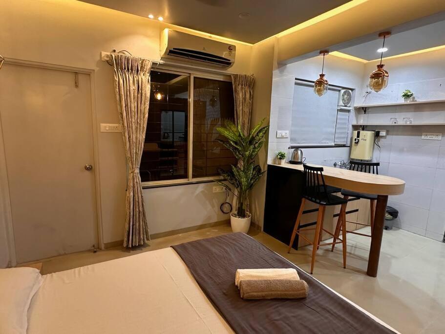 Terra Private With Balcony Wifi Ac Smart Tv Kitchenette Washing Machine Apartment Pune