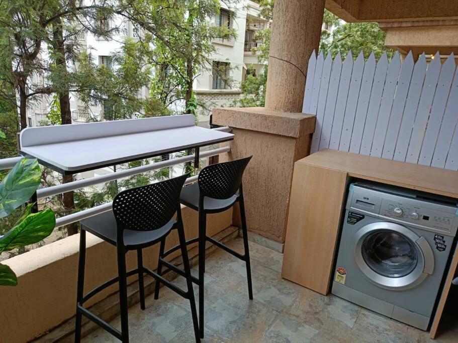 Apartment Terra Private With Balcony Wifi Ac Smart Tv Kitchenette Washing Machine Pune
